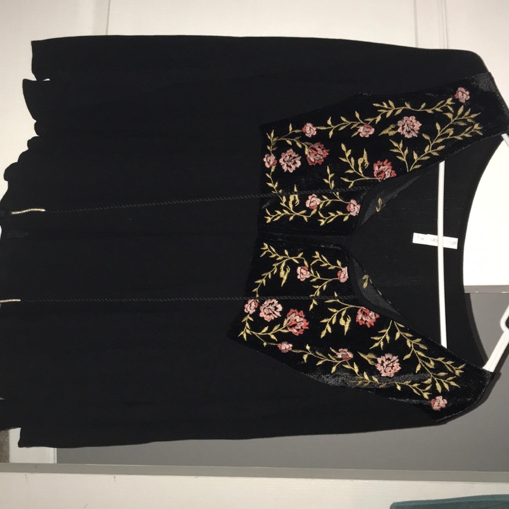 Black floral top